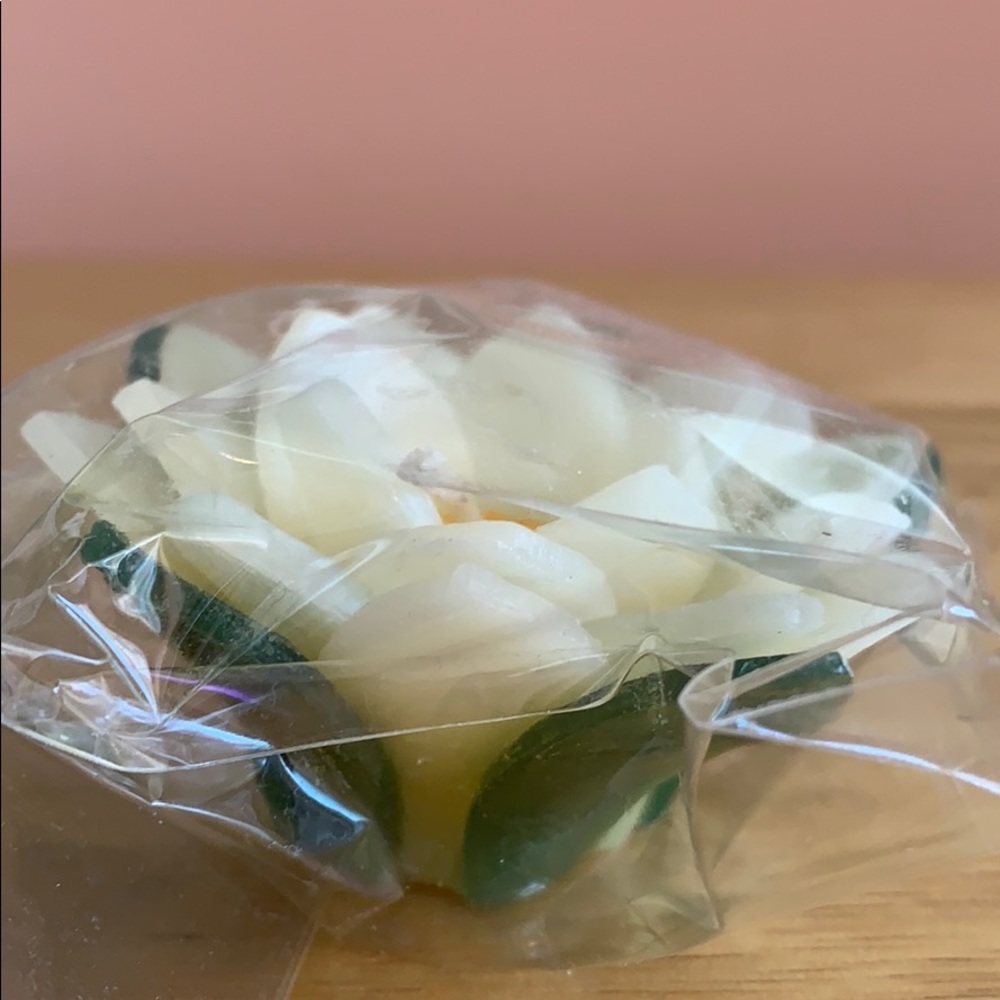 Lotus Flower Floating Candle, Brand New - Picture 2 of 5